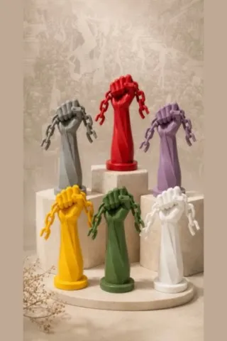 Evviva, figurine corse 3D au poing et à la chaîne brisée Figurine-corse-evviva-couleurs-disponibles.webp